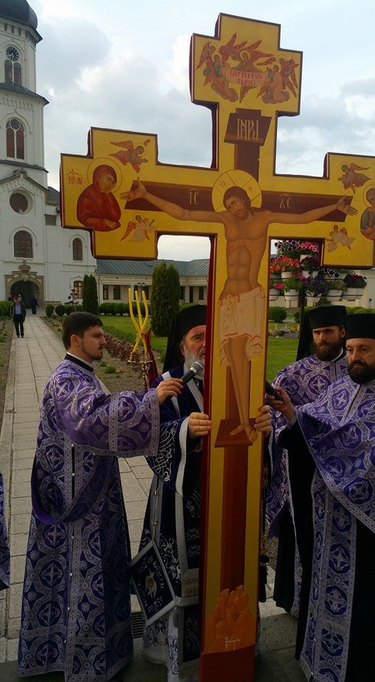Denia celor 12 Evanghelii la Catedrala Arhiepiscopală din Roman
