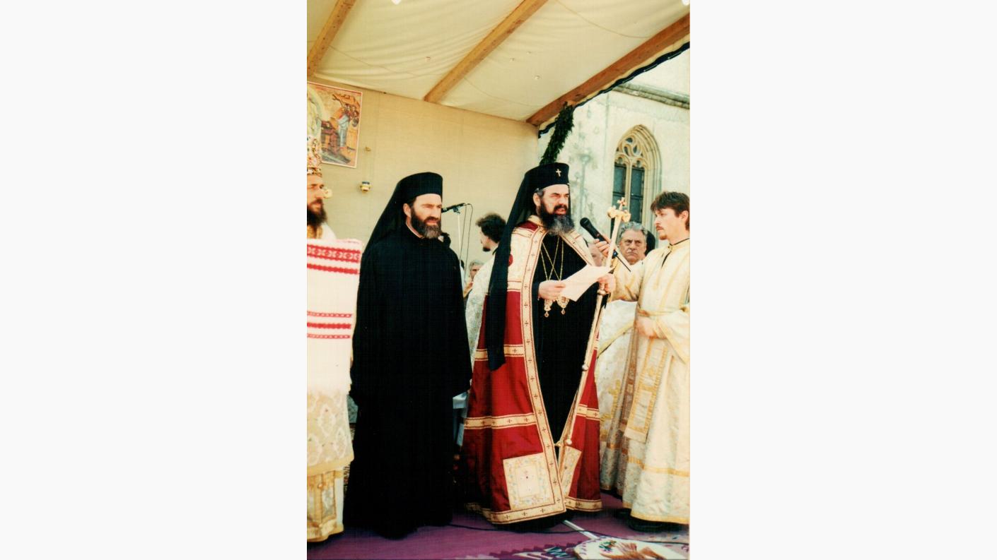 1 mai 2000, PF Patriarh Daniel - pe atunci Mitropolitul Moldovei si Bucovinei - a oficiat slujba de hirotonie intru arhiereu a arhim. Ioachim Giosanu, care a devenit PS Ioachim Băcăuanul, arhiereu-vicar al Episcopiei Romanului, astăzi arhiepiscopul Romanului şi Bacăului