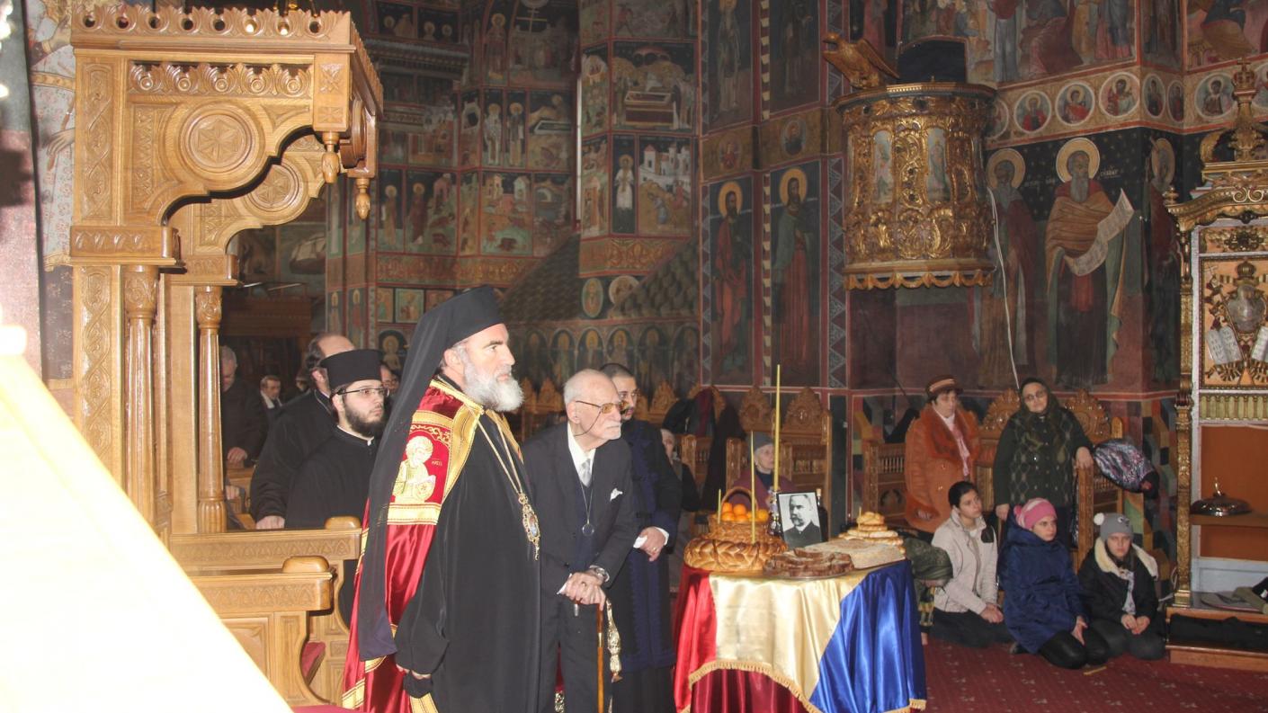 DistincÈ›ii Acordate De Ierarhul Romanului È™i BacÄƒului Arhiepiscopia Romanului Si Bacaului