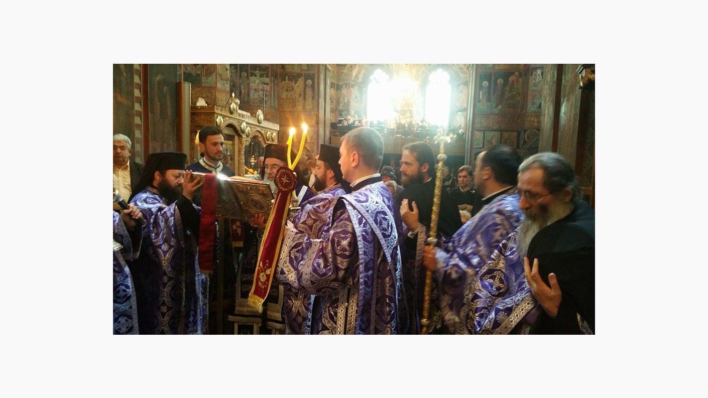 Denia celor 12 Evanghelii la Catedrala Arhiepiscopală din Roman