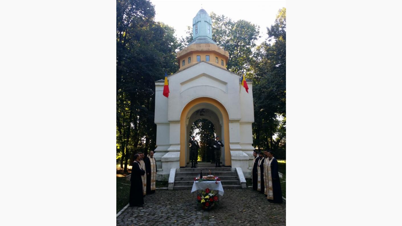 Pomenirea eroilor la Bacău