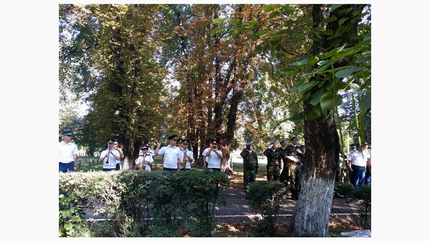 Pomenirea eroilor la Bacău