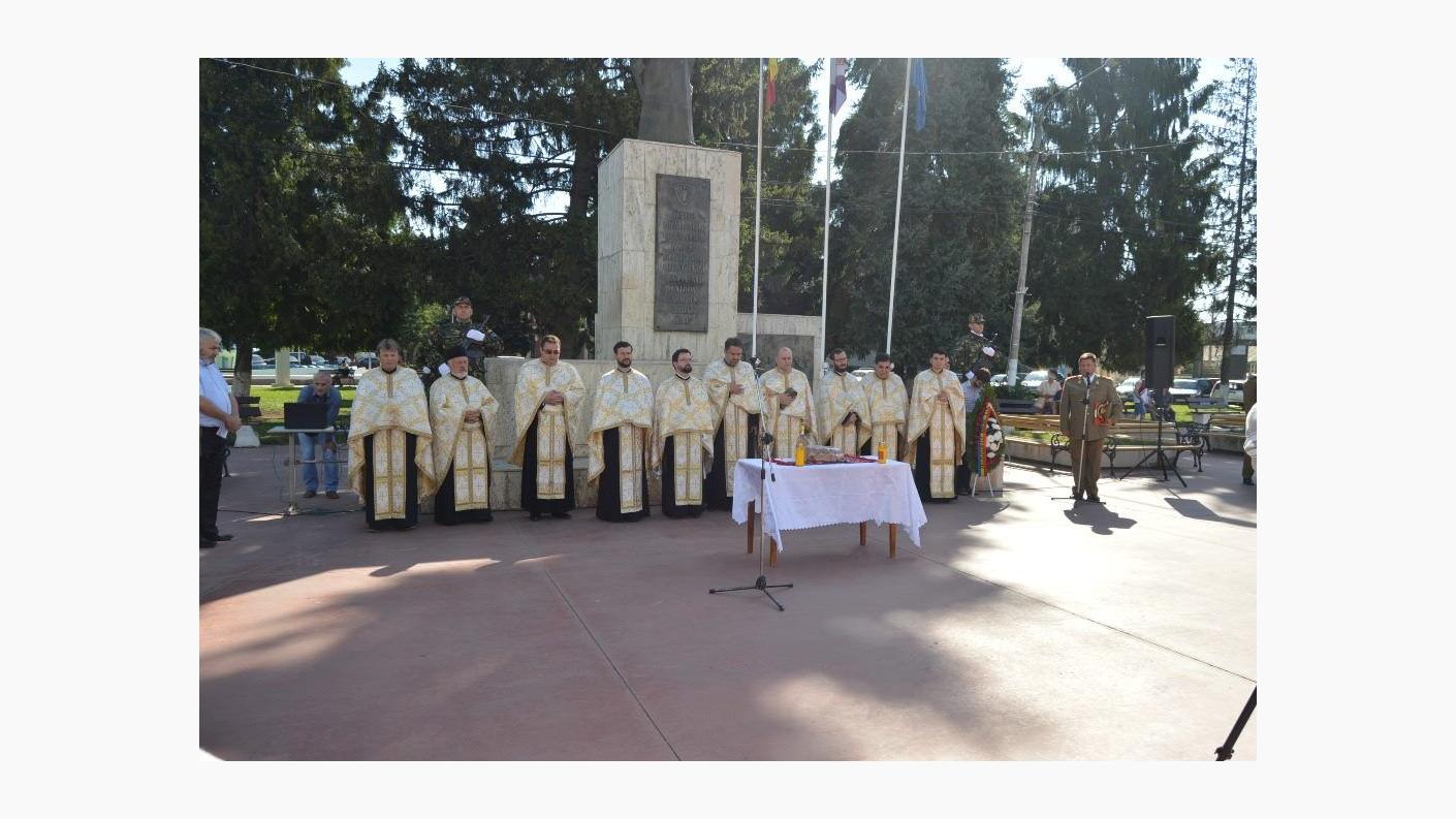 Pomenirea eroilor la Roman