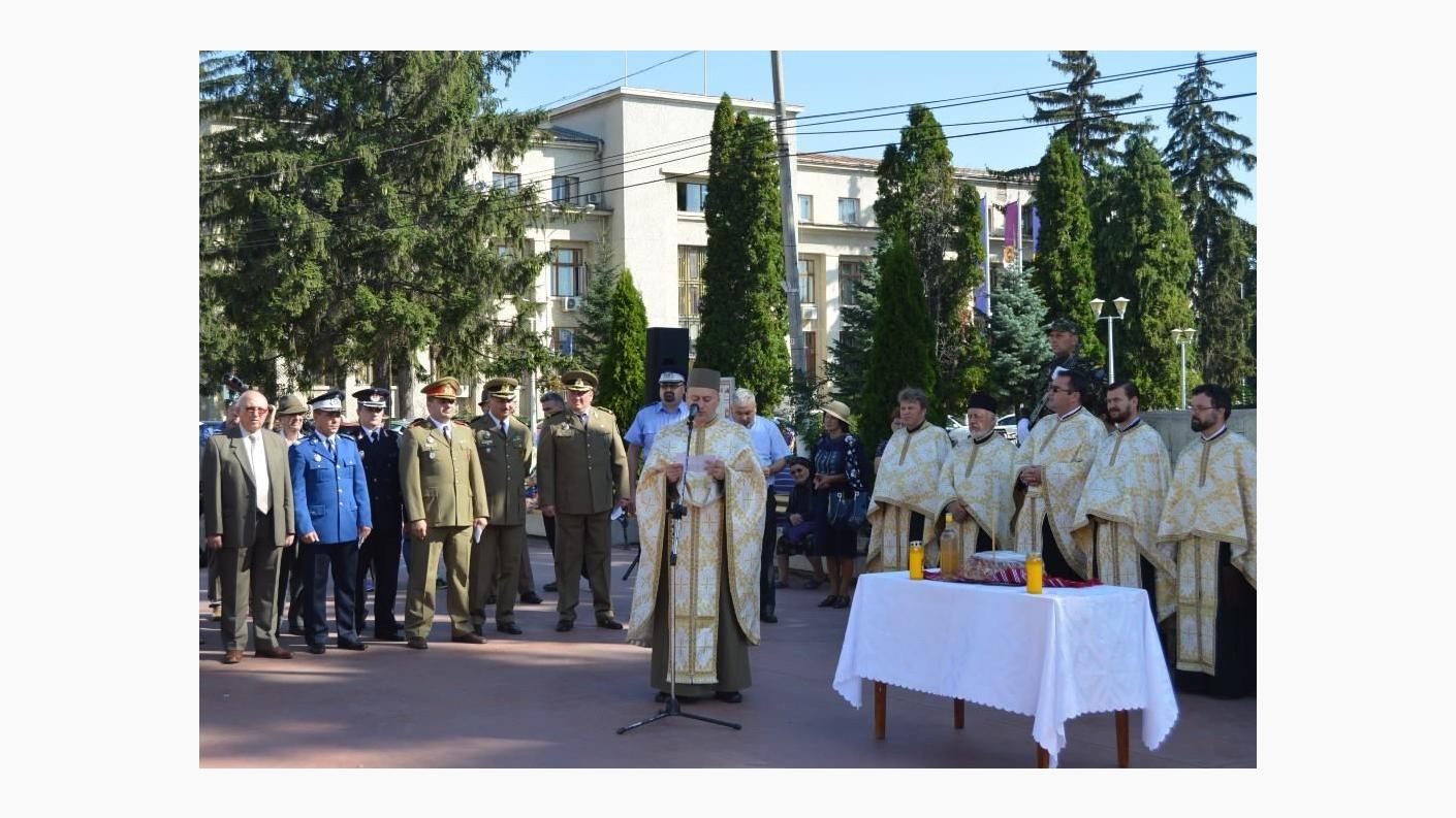 Pomenirea eroilor la Roman
