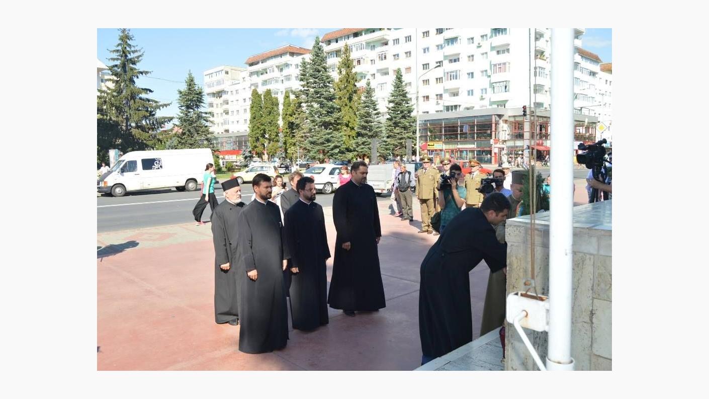 Pomenirea eroilor la Roman