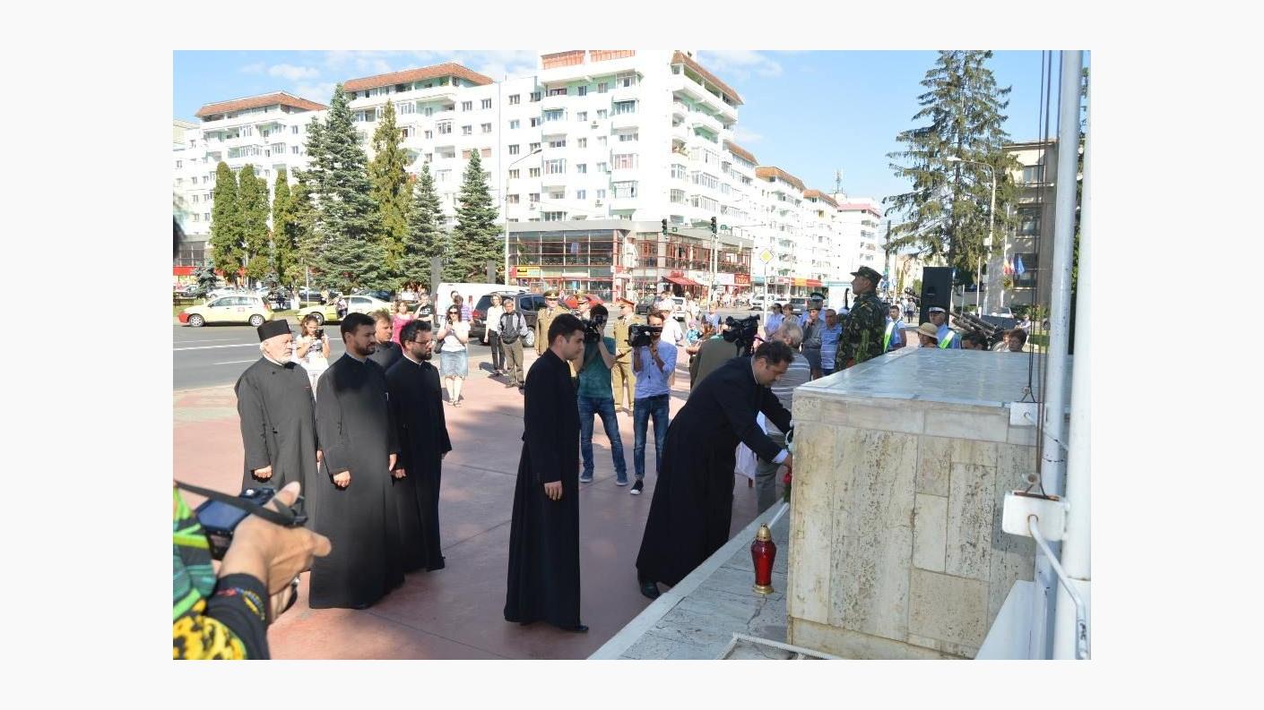 Pomenirea eroilor la Roman