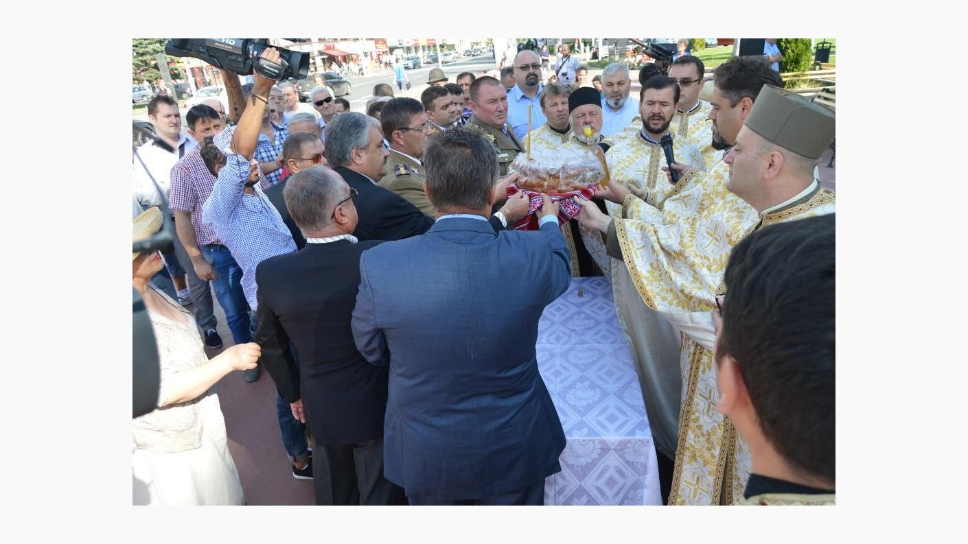 Pomenirea eroilor la Roman