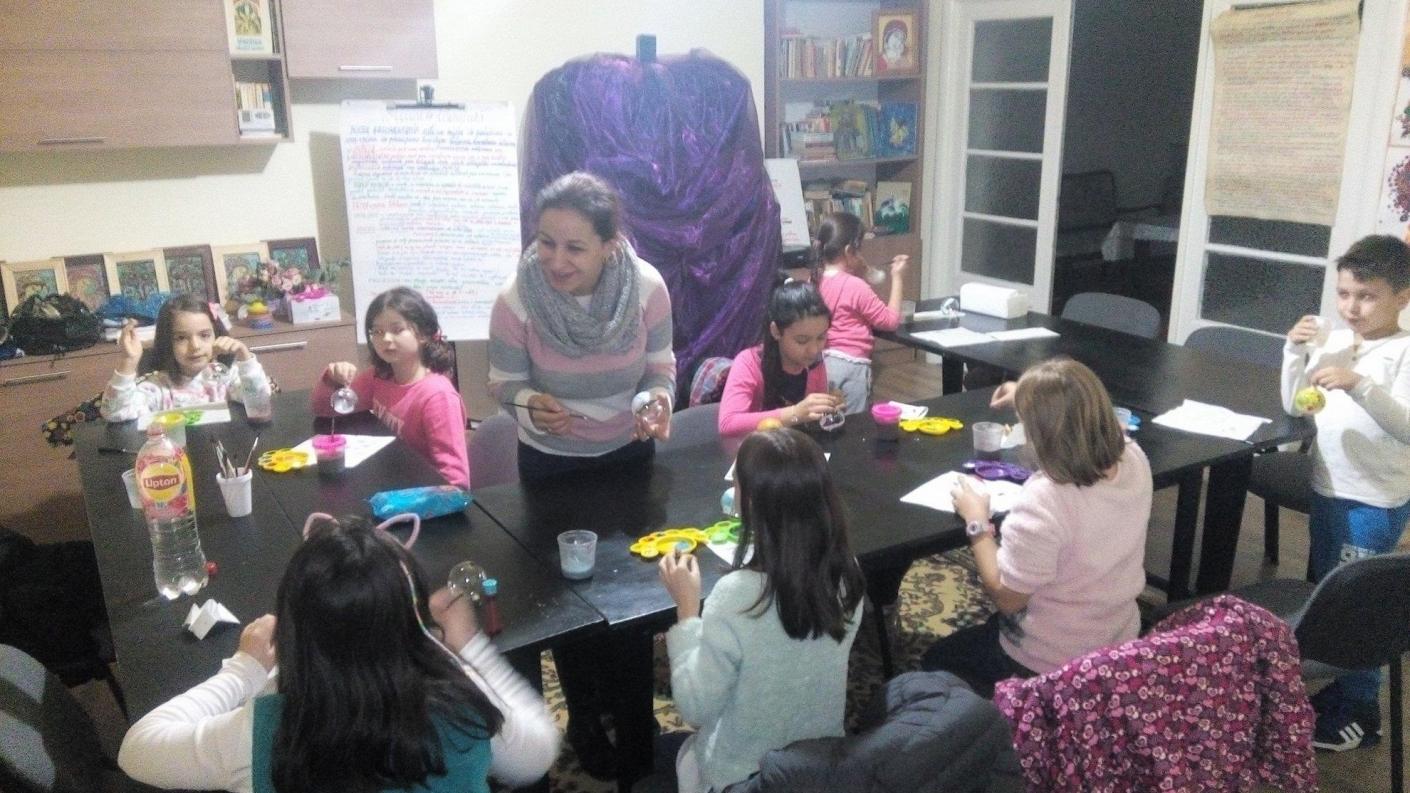 Cercul de pictură, sub îndrumare dnei prof. Alina Borțun