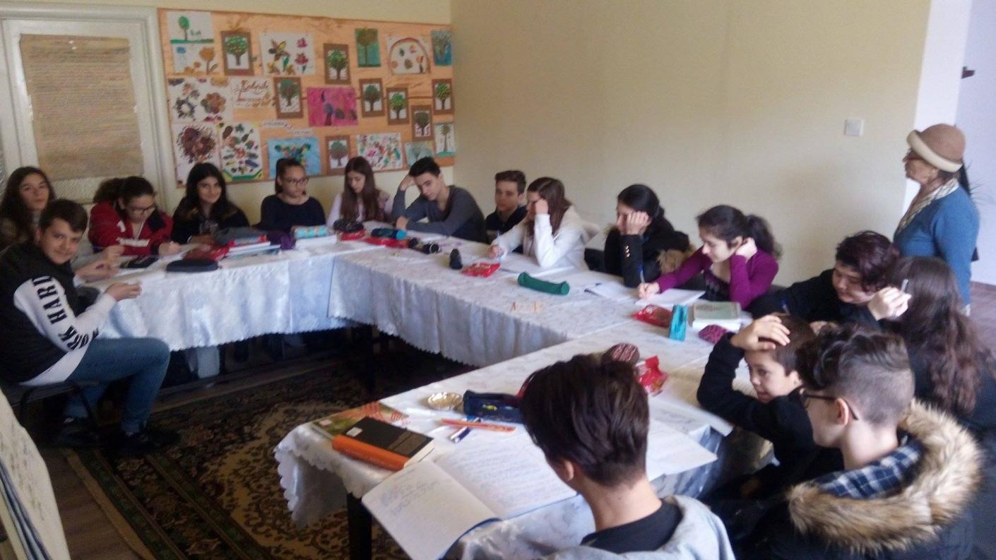 Cea de a doua generație de elevi de clasa a VIII-a beneficiază de ore suplimentare la limba română și matematică