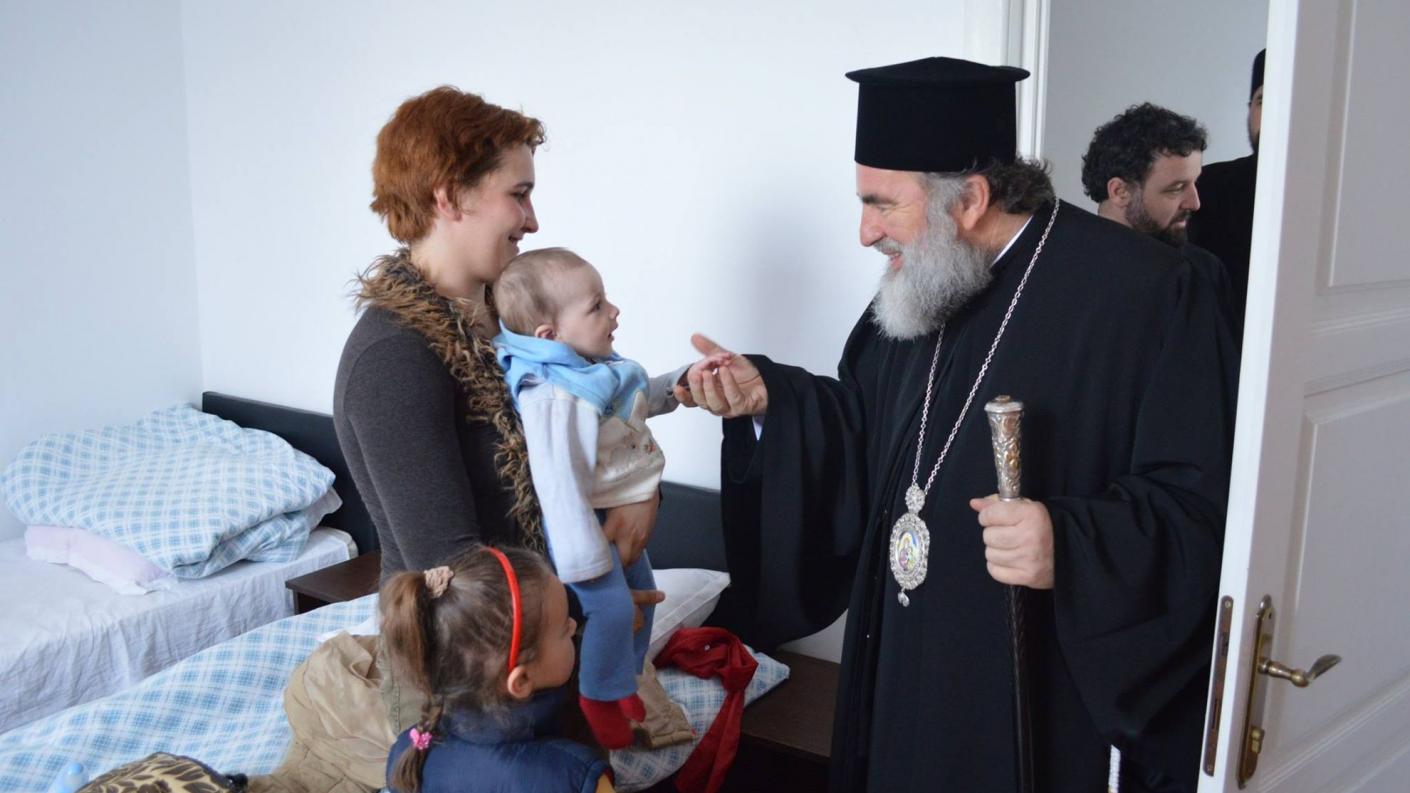 În cadrul Fundației &quot;Episcop Melchisedec&quot; - filiala Roman funcționează un Centru de permanență unde beneficiază asistența de specialitatea mame și copii aflați în situații de risc