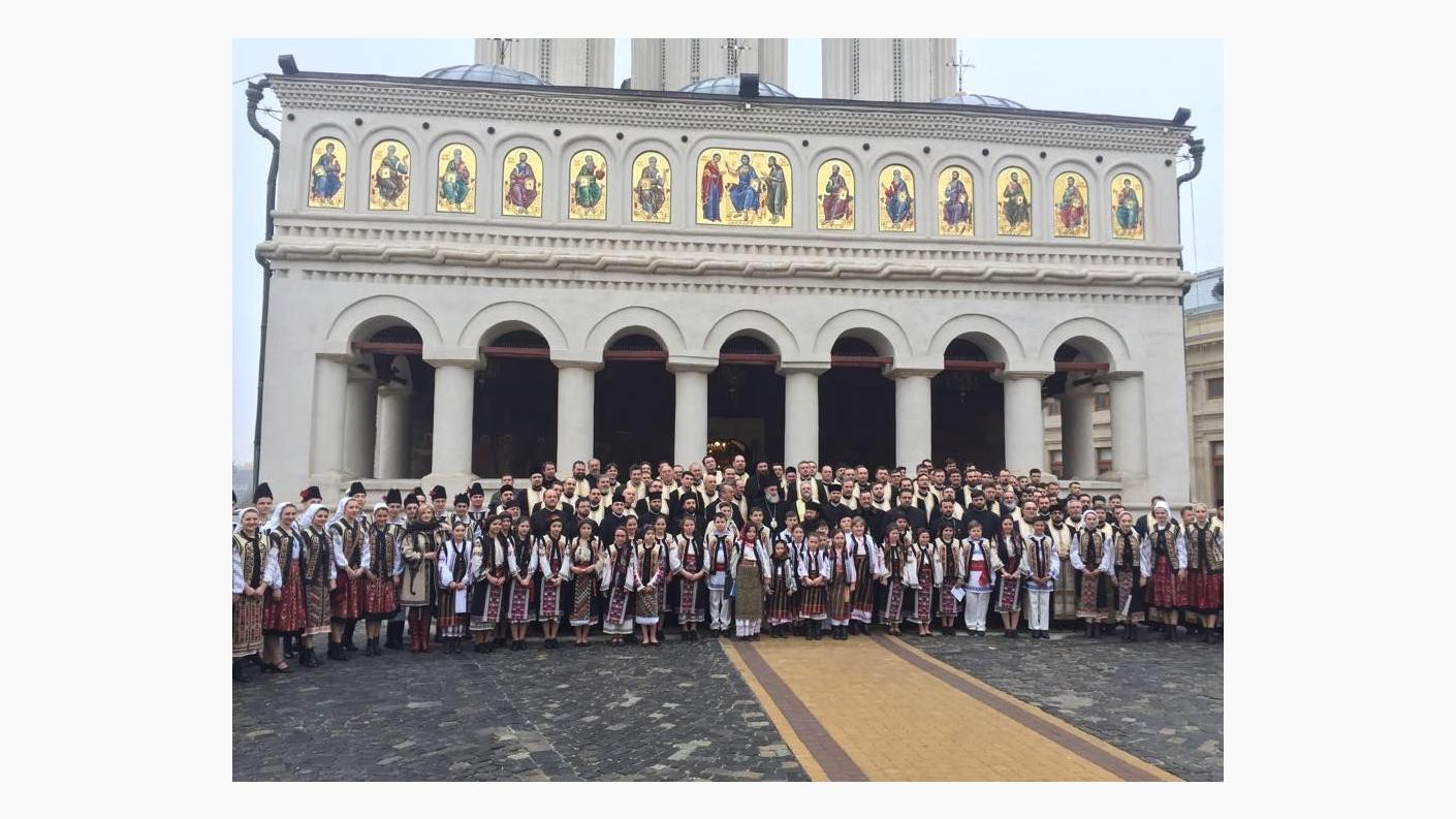 Pelerinajultinerilor și preoților din Arhiepiscopia Romanului și Bacăului la Catedrala patriarhală din București