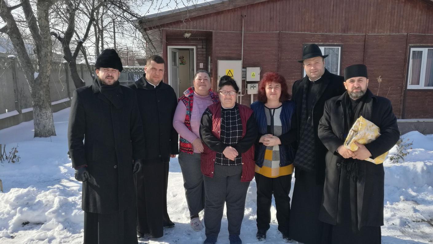 Alături de angajatele Centrului &quot;Ghiocelul&quot;, coordonate de dna Mia Răducanu