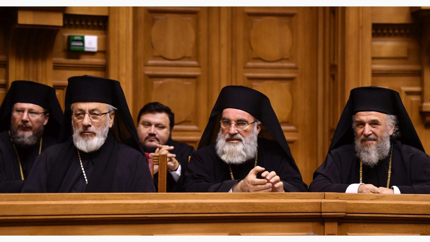 Sfântul Sinod se întrunește anual în cel puțin două ședințe de lucru în perioadele de primăvară și toamnă, iar în ședințe extraordinare, ori de câte ori este nevoie