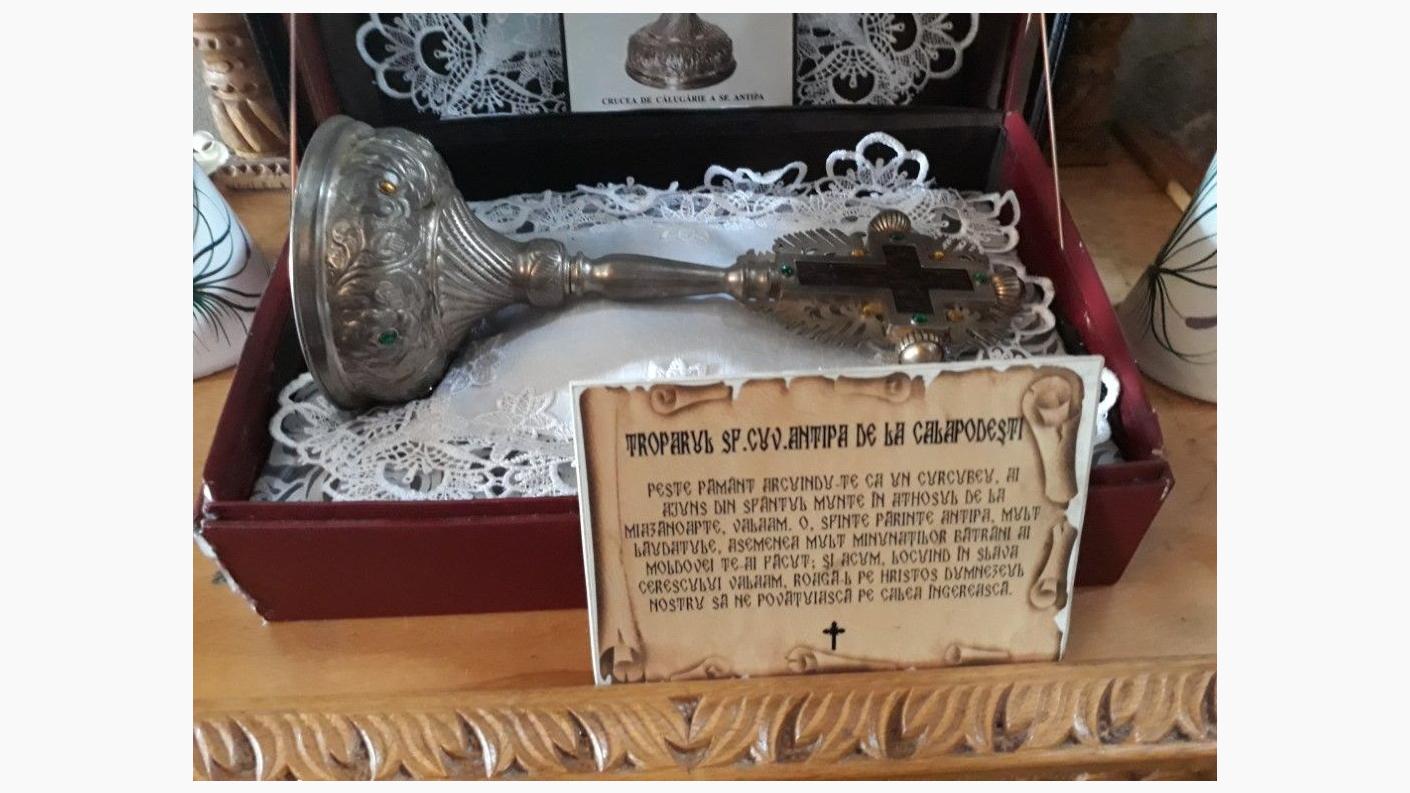 La Mănăstirea Calapodești se află crucea de binecuvântare care a aparținut Sfântului Antipa
