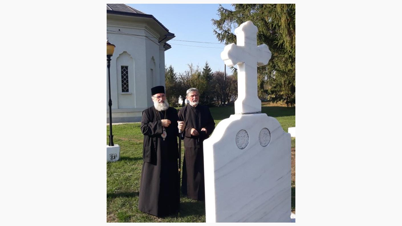 Ectenie de pomenire la mormântul preotului Nicolae Vascan, din Cimitirul Parohiei Nănești