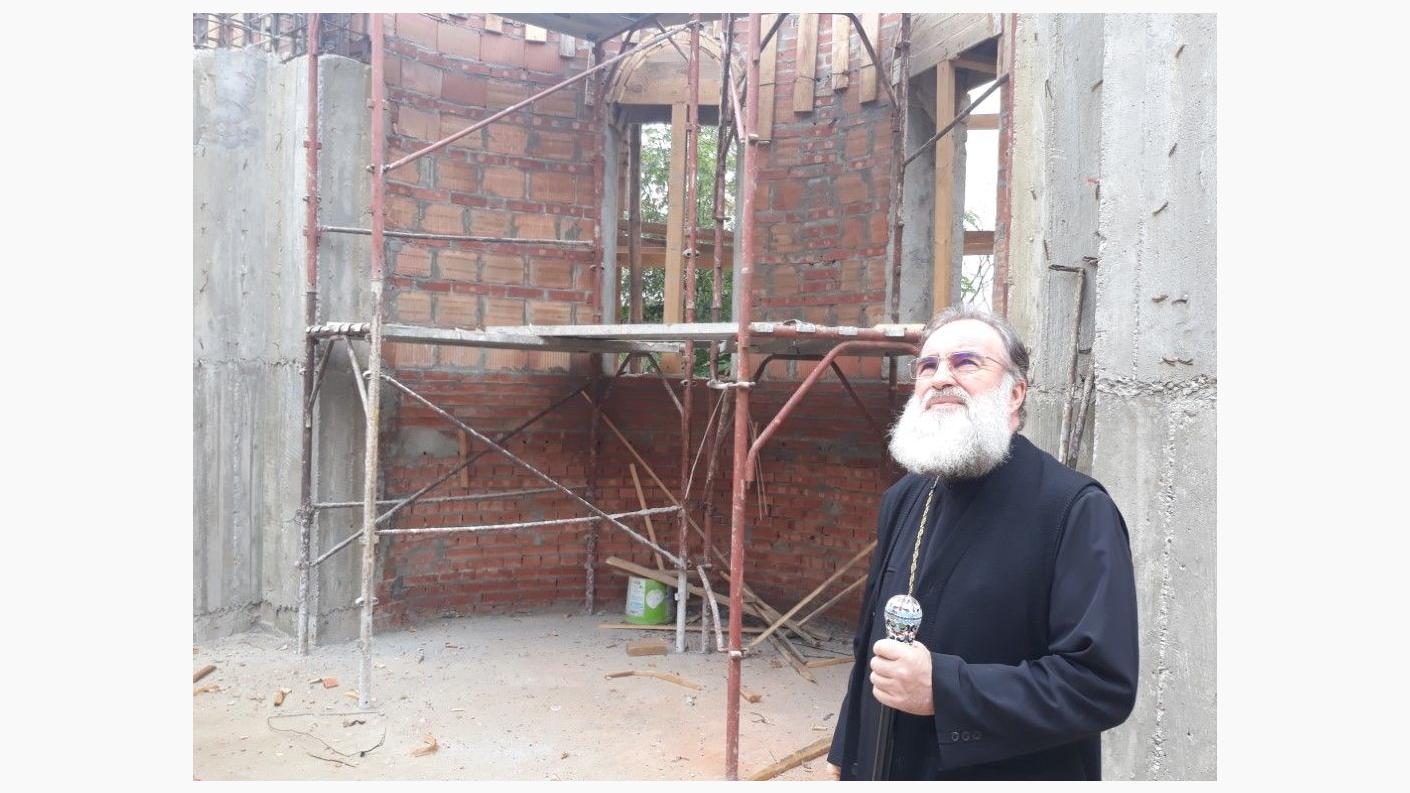 Pe șantierul noii biserici din Radomirești