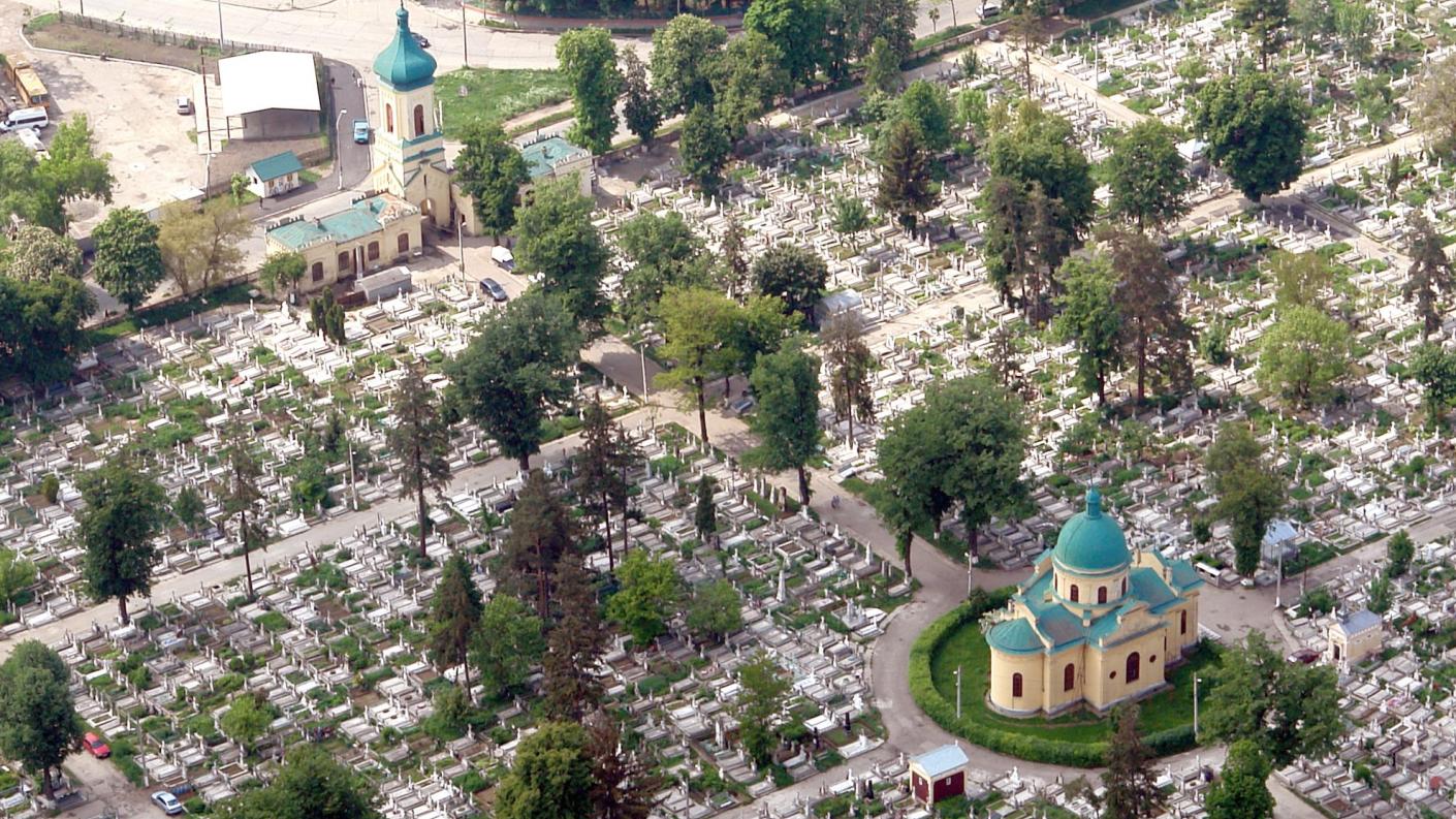 Cimitirul orașului Roman