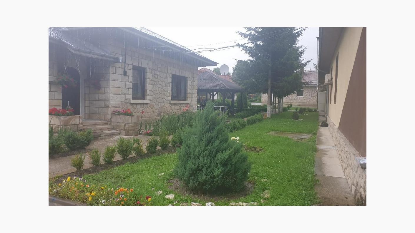Curte interioară și casa socială Hârja
