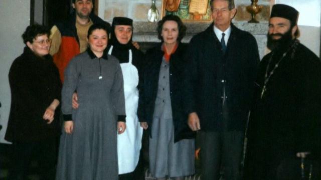 IPS Ioachim alături de Regele Mihai și Regina Ana aflați în vizită la Mănăstirea "Buna-Vestire" de la Rosier, Franța (1998)