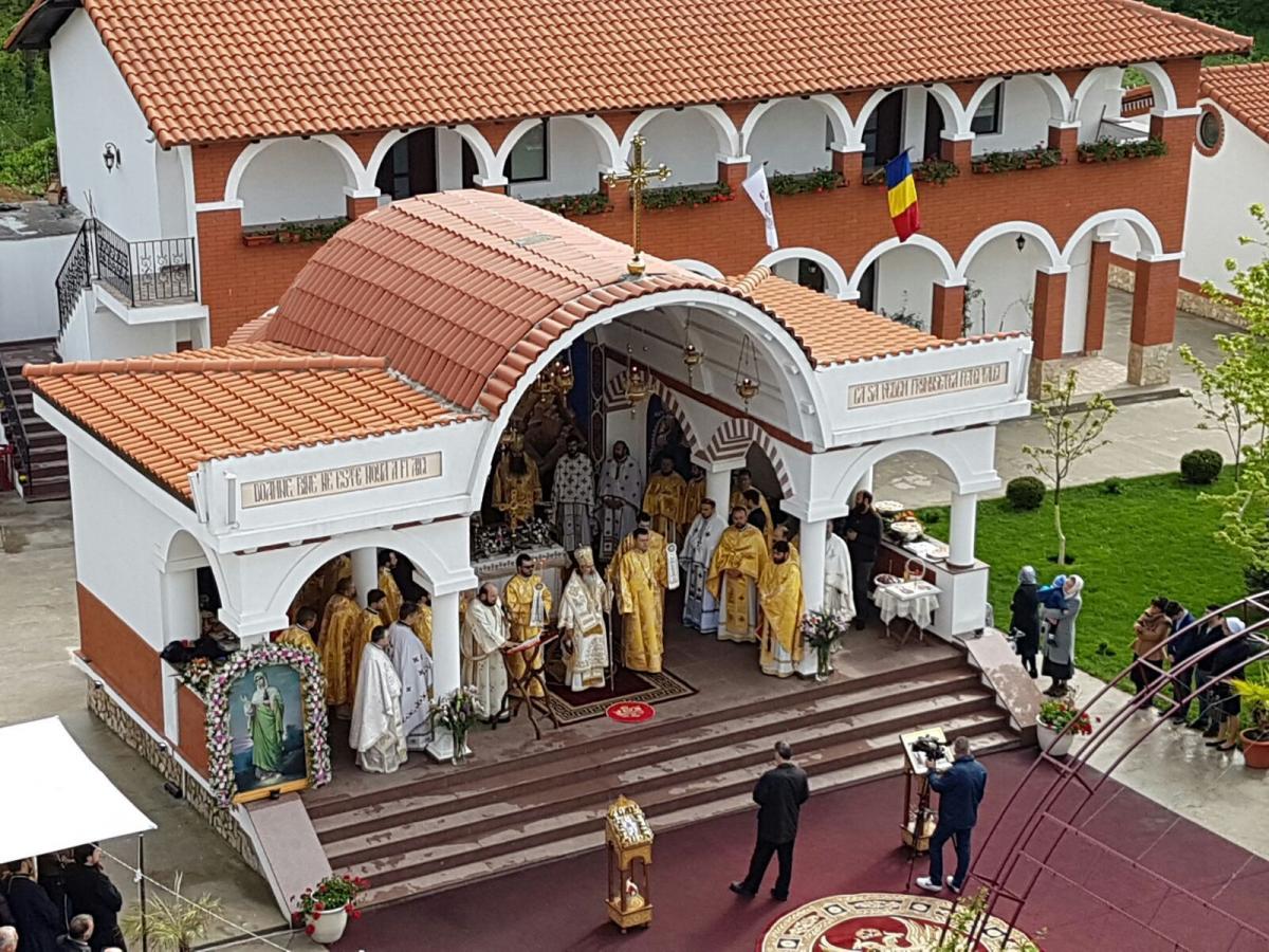 Prezență Arhierească La Mănăstirea Pantocrator Din Localitatea Drăgănesti Vlasca Arhiepiscopia Romanului Si Bacaului