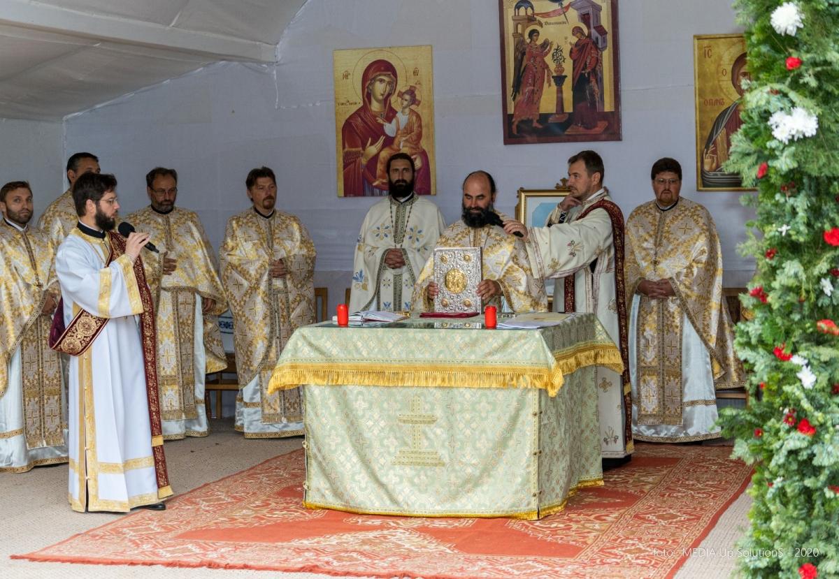 Ips Ioachim A ResfinÈit Biserica MÄnÄstirii PogleÈ Arhiepiscopia Romanului Si Bacaului