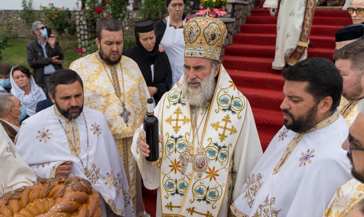 Prezență Arhierească La Hramul Mănăstirii Nemțene Giurgeni Arhiepiscopia Romanului Si Bacaului