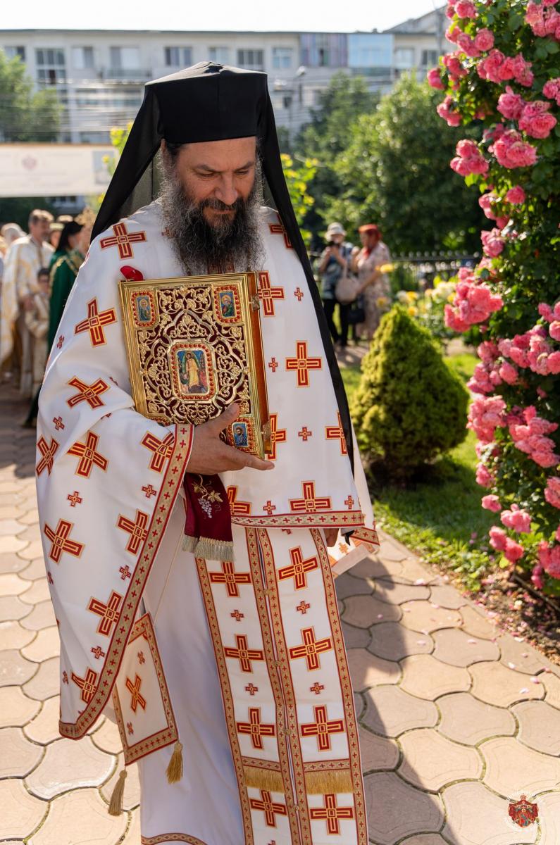 Zilele parohiei „Sfântul Ioan”, de Sânziene | Arhiepiscopia Romanului ...
