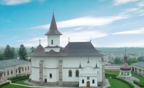 Programul liturgic la Catedrala arhiepiscopală  „Sf. Cuvioasă Parascheva” din Roman