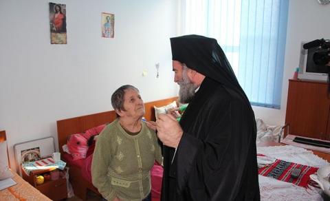 "Suntem mâinile prelungite ale lui Dumnezeu pe pământ, pentru a împlini liturghia aproapelui" - IPS Arhiepiscop Ioachim, la Hârja