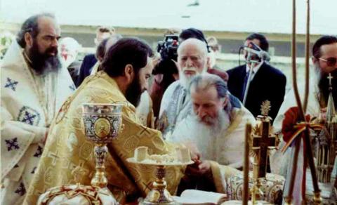 Arhim. Ioanichie Balan la hirotoniea întru arhiereu a IPS Părinte Ioachim (1 mai 2000))