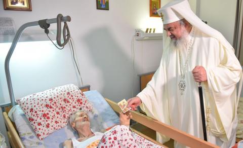 PF Daniel cercetând bolnavii de la Centrul de îngrijiri paliative "Sf. Nectarie"